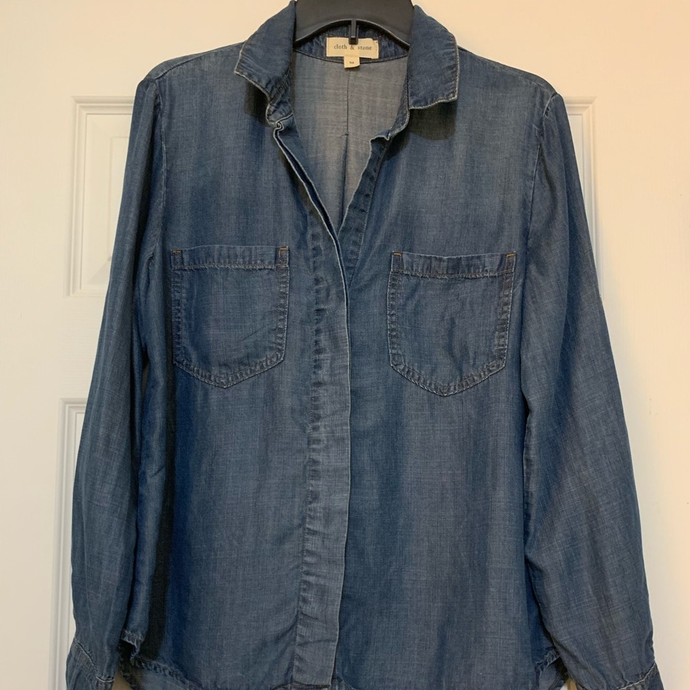 Cloth & Stone dark chambray shirt size M.